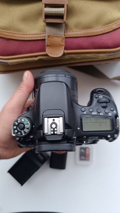Canon 70D com lente 35mm F2 cartão de memória 32gb, bolsa. WiFi , touchscreen, ecrã rotativo óptima máquina semi profissional