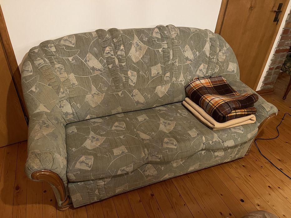 Stara kanapa rozkładana w bdb stanie