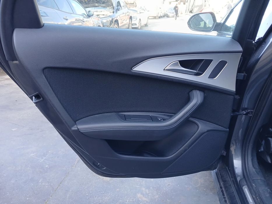 Forra porta / quartela trás esquerda AUDI A6 Avant (4G5, 4GD, C7)