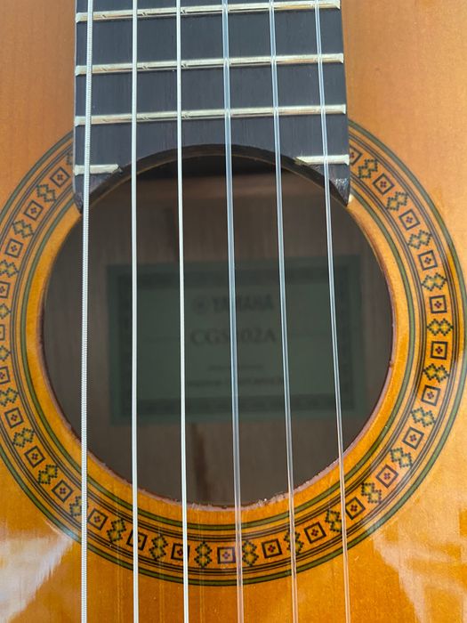 Guitarra Yamaha 2/4 nova