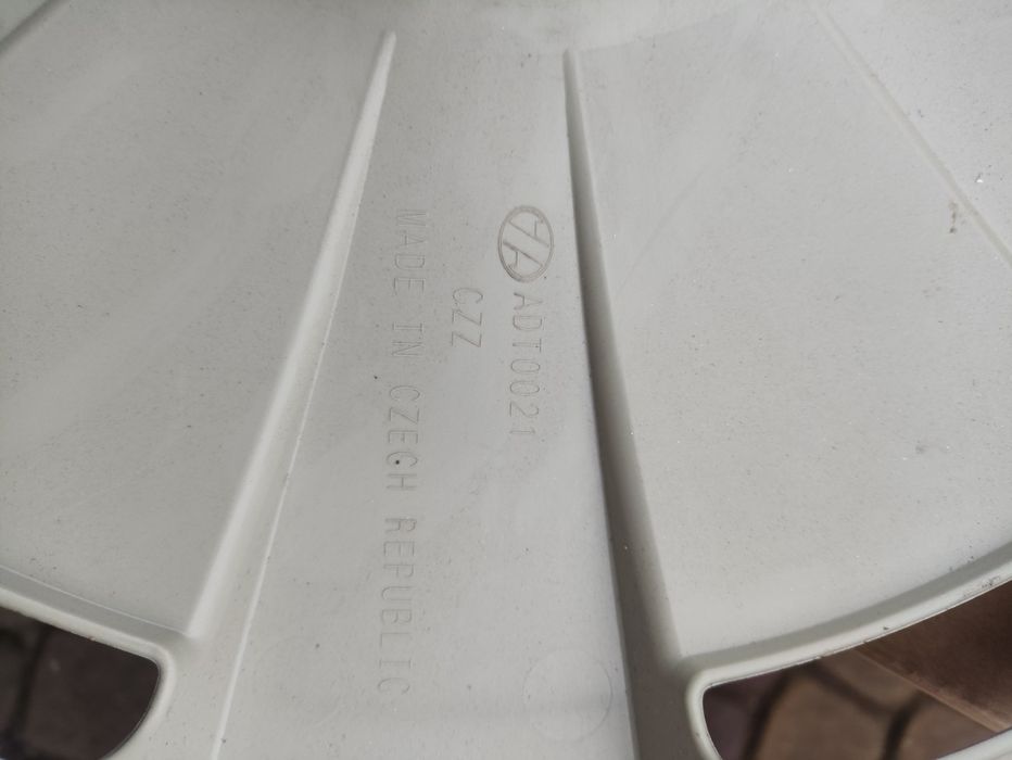 Oryginalny nowy kołpak audi OEM 16 cali