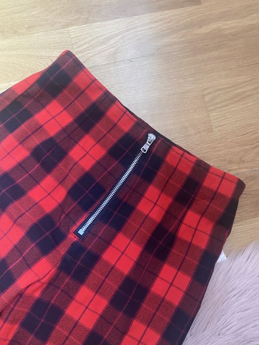 Червоно-чорні штани в шотландську клітинку h&m