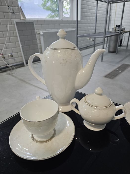 Чайний порцеляновий сервіз  6 персон  22 предмети