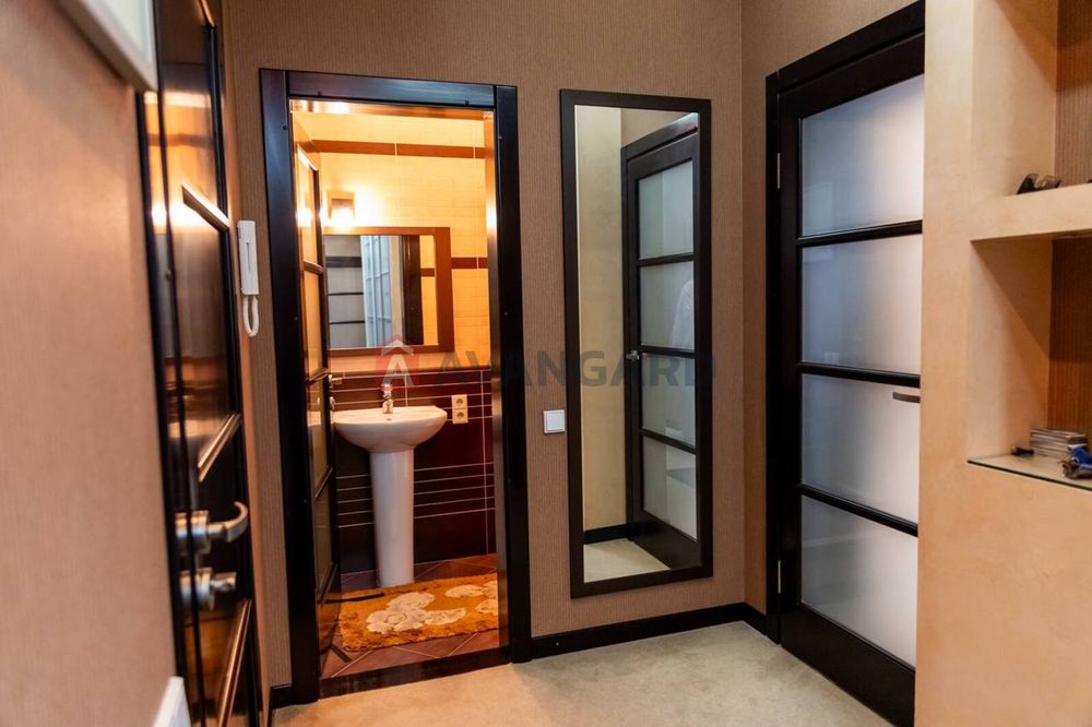 Велика простора квартира у цегляному якісному будинку ЖК Каскад