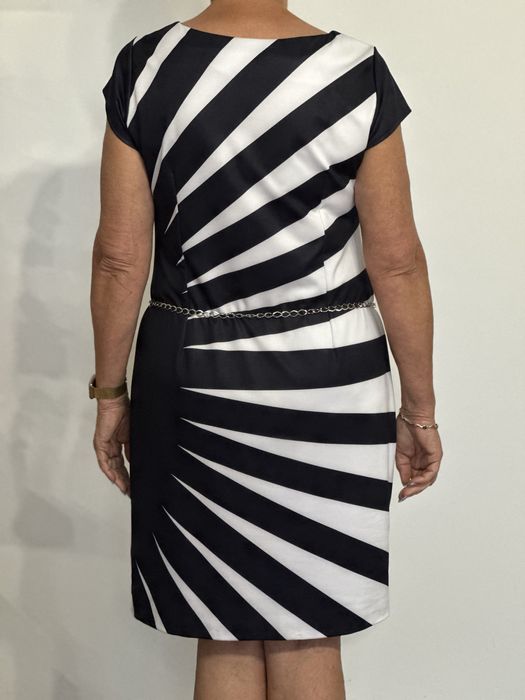 Elegancka sukienka w kontrastowy wzór efekt WOW gwarantowany!