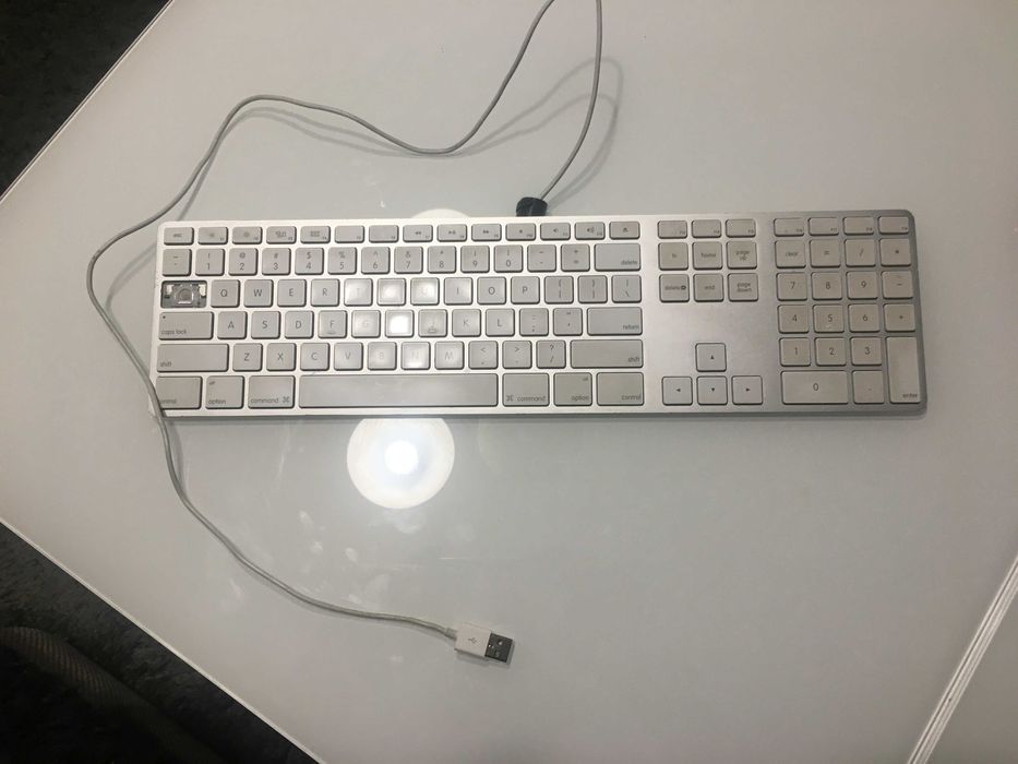 Klawiatura Apple przewodowa USB