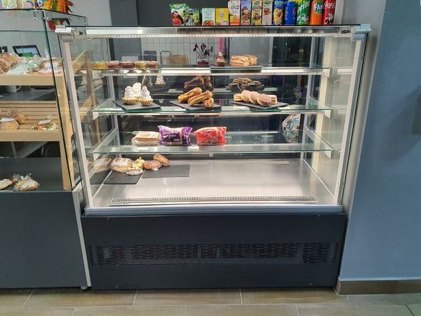 Холодильна вітрина кондитерська куб