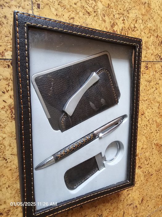 Caixa oferta porta cartões caneta e chaveiro