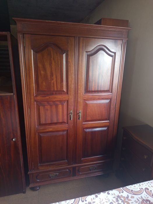 Roupeiro de duas portas