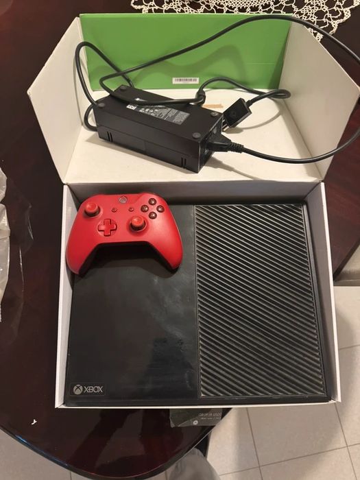 Xbox One Usada com Comando e Caixa Original