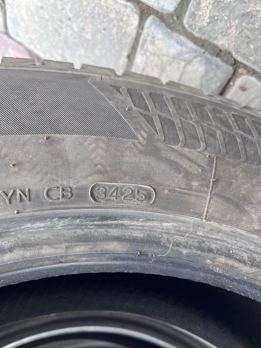Зимня резина hankook 215/65 r17 25 рік