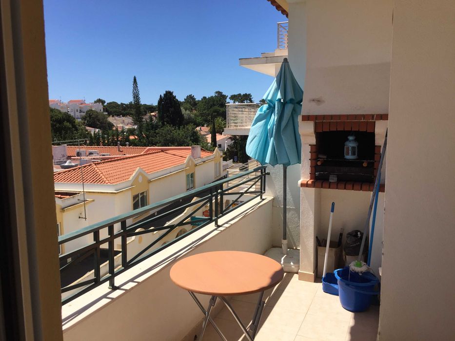 aluguer de apartamento T1 (ao ano) na urbanização alfamar, junto à praia da falésia