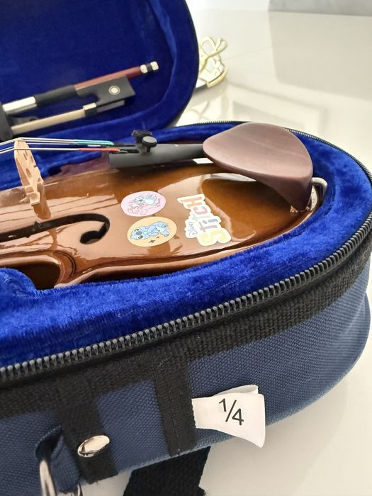 Vendo violino 1/4  em exelente estado para criança.