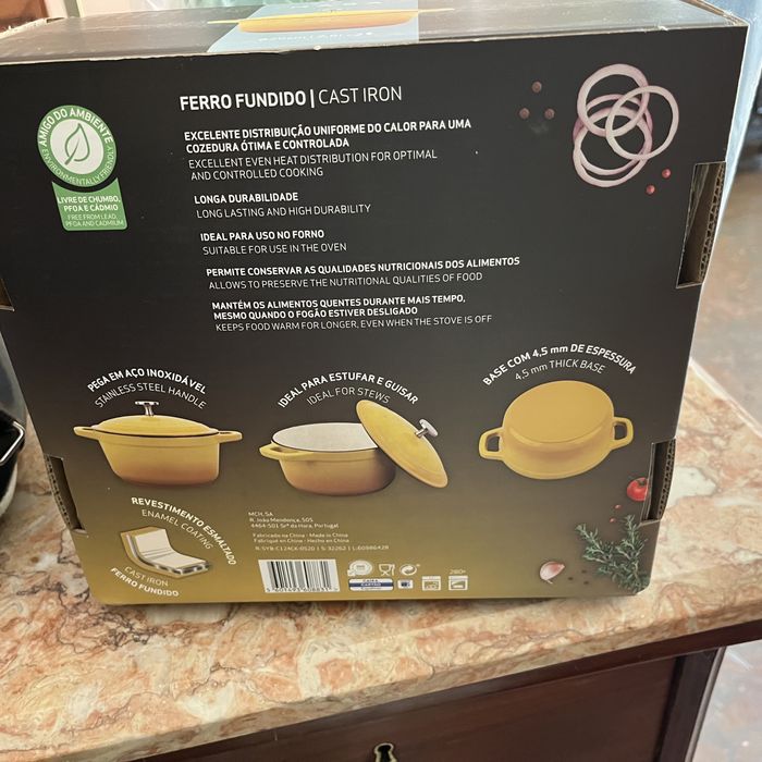 Panela de ferro ,caracteristicas principais do produto indicadas na caixa.