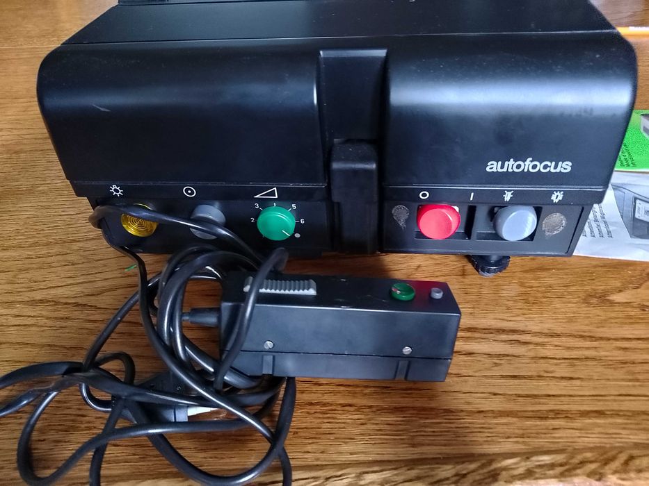 Rzutnik slajdów REVUE