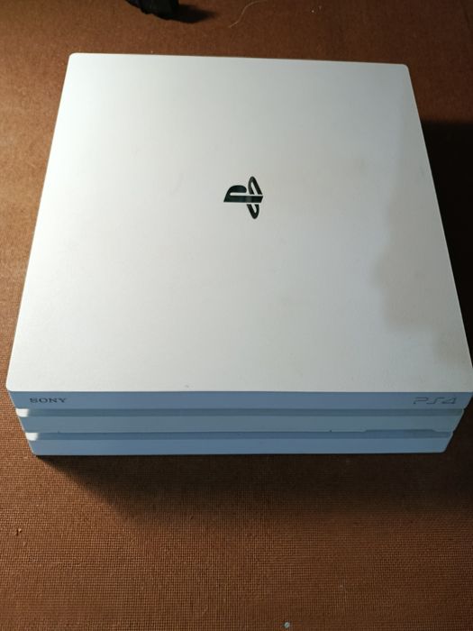 PlayStation 4 Pro Branca