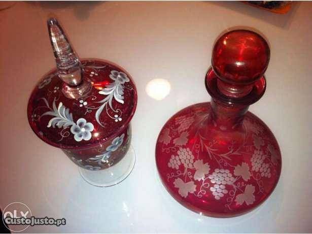 Peças de cristal vermelho