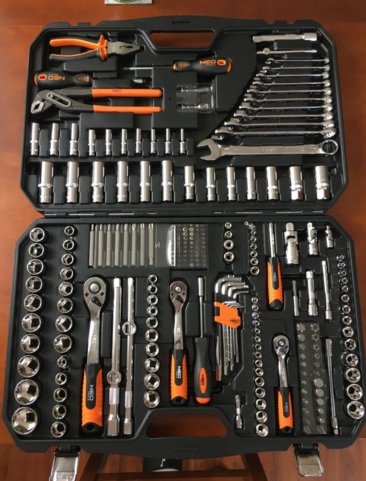 Zestaw kluczy nasadowych NEO Tools 233 szt. 10-078 – nowy