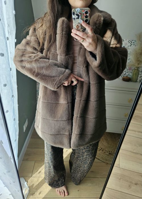 Jesienno zimowe  futerko  Czekoladowe sztuczne płaszczyk ciepły  M/L stan idealny