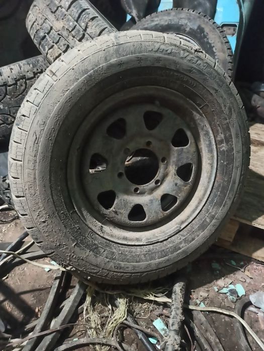 Резина з дисками