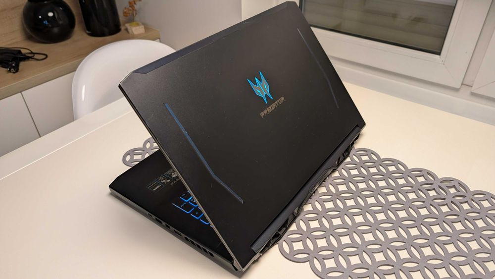 Acer Predator Helios 300 (17,3") | i7-9750H | RTX 2070 | 16GB RAM |1TB