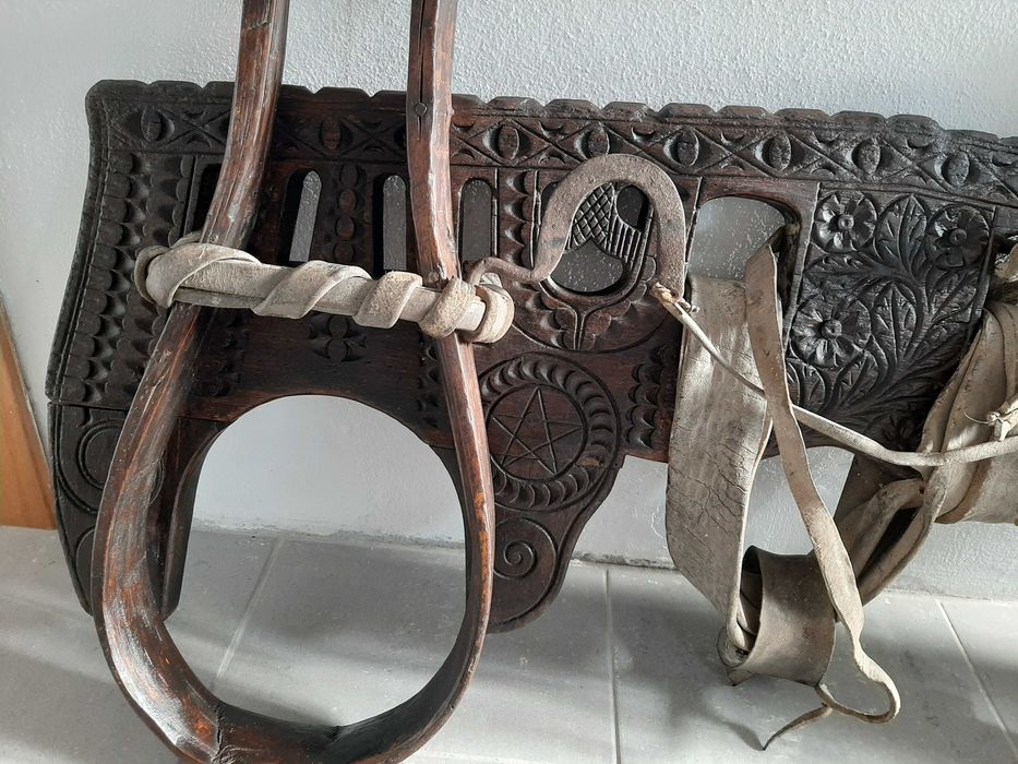 Canga antiga em madeira
