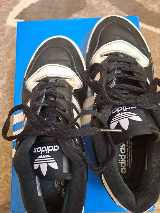 Кросівки бренду Adidas
