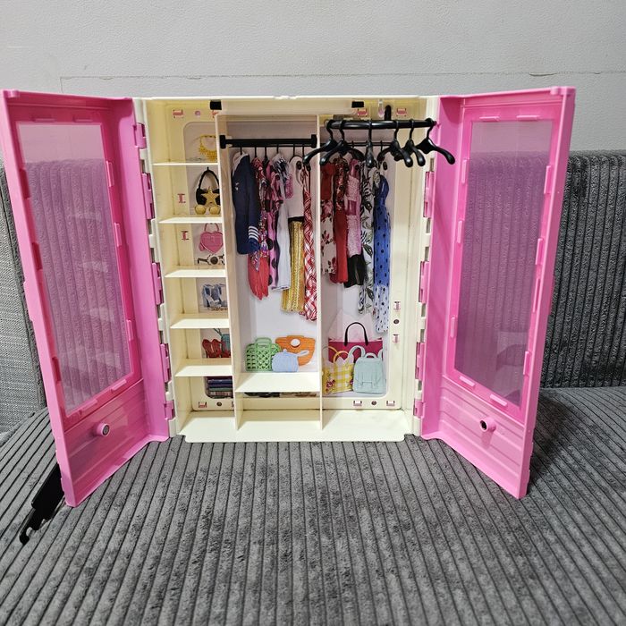 Lalki barbie, szafa , ubranka, buty i akcesoria