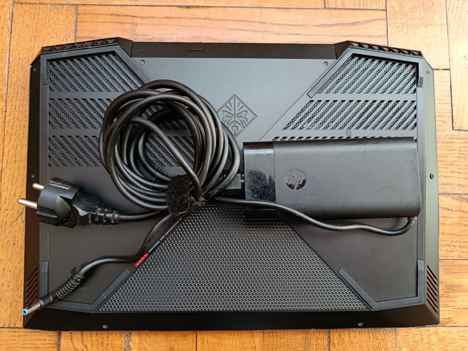 HP Omen 15-dc1014nw (i5-9300H+GTX1650+8GB+SSD NVMe 256gb+нова батарея)