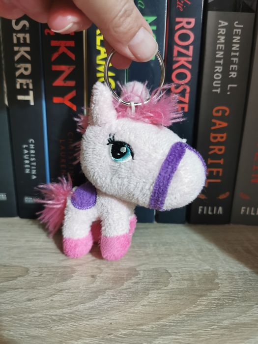 Koń konik kucyk różowy bryloczek pluszowy miś