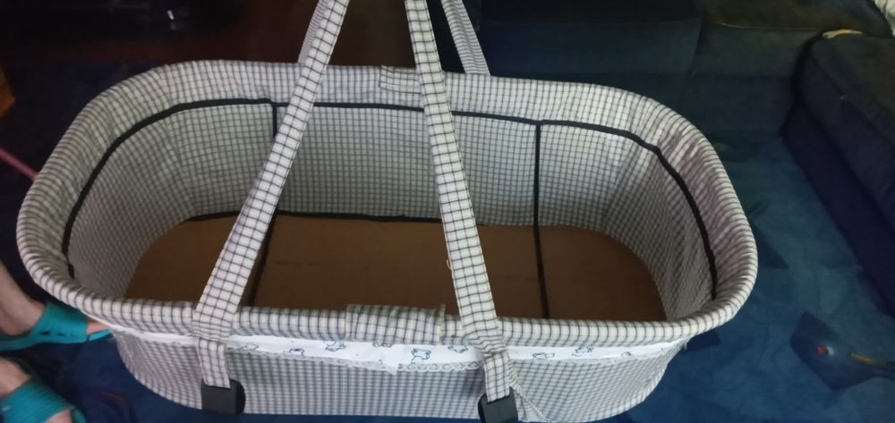 Колыбелька-переноска с москитной сеткой в кроватку плюс пеленатор.