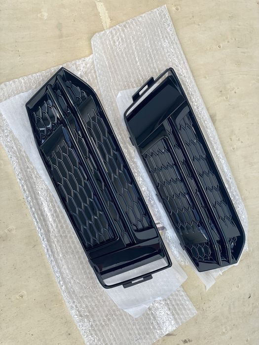 Решітка в бампер Audi A4 B9, решотка a4b9 2016-2019, накладка бампера