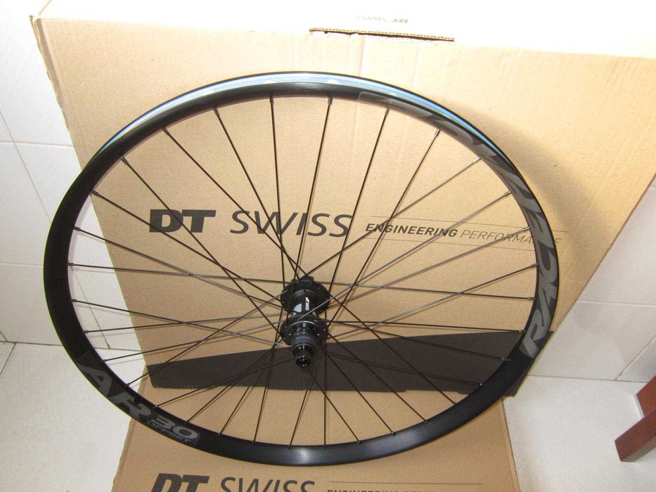 Roda 29" RaceFace AR30 / DTSwiss 148x12 Boost nova