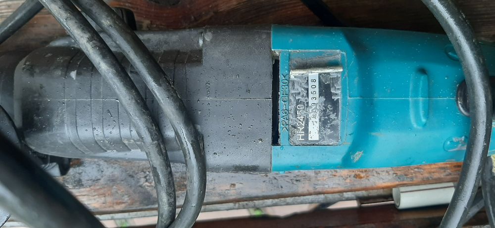 Шурупокрут перфератор в кейсі та перфератор без кейса