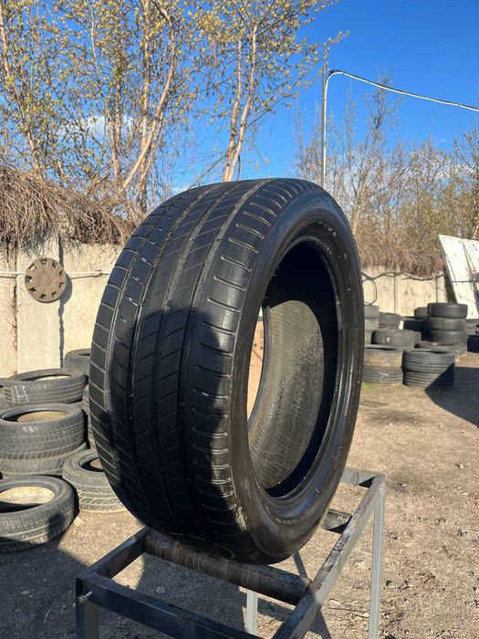 Пара шин Bridgstone 275/45 R20 Runflat