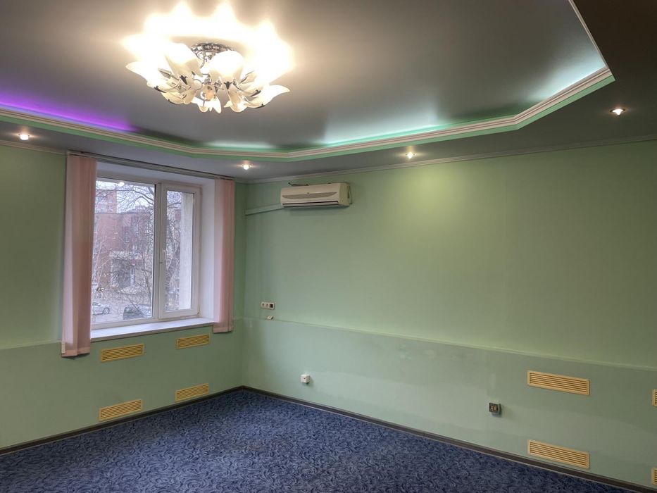 Офіс в центрі міста, є паркінг. 4 кімнати