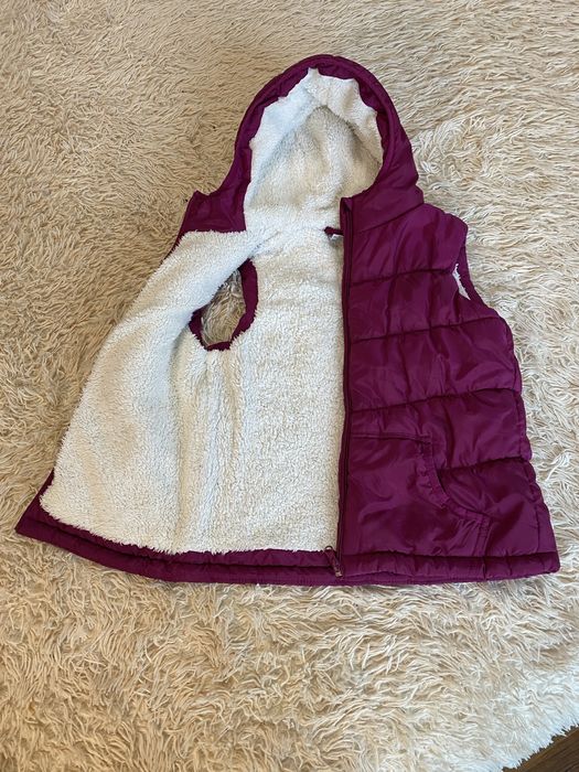 Жилетка безрукавка дуже гарна німецька   на 4-6 років на дівчинку