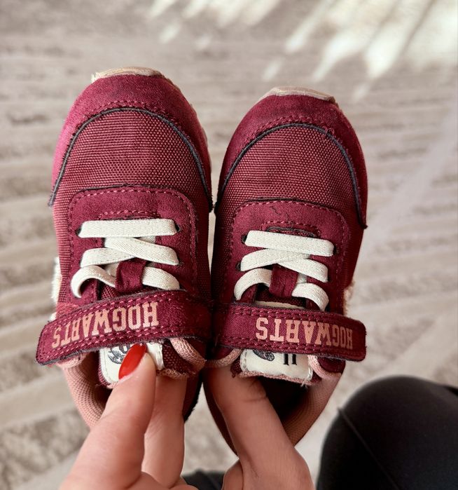 Дитячі кросівки H&M з колекції Harry Potter у 22 розмірі