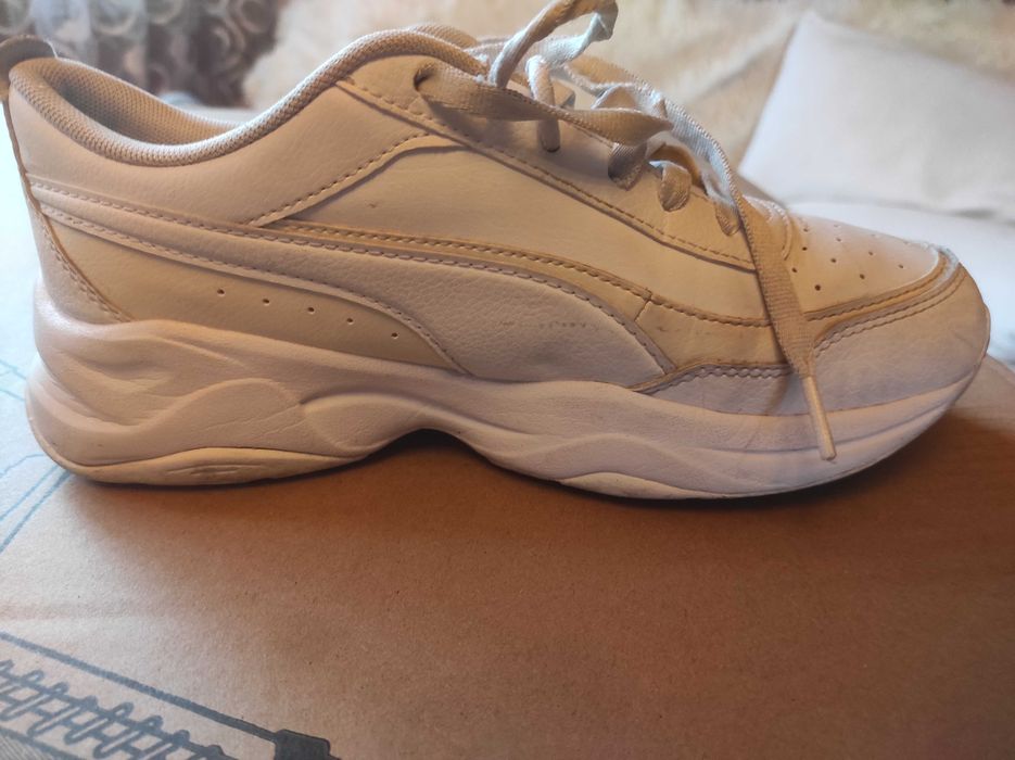 Кросівки жіночі для заняття спортом