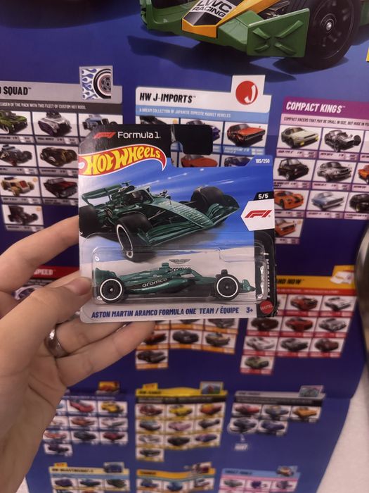 Машинка Базовая Hot Wheels Aston Martin Aramco Formula One Team Хот вилс Формула астон мартин