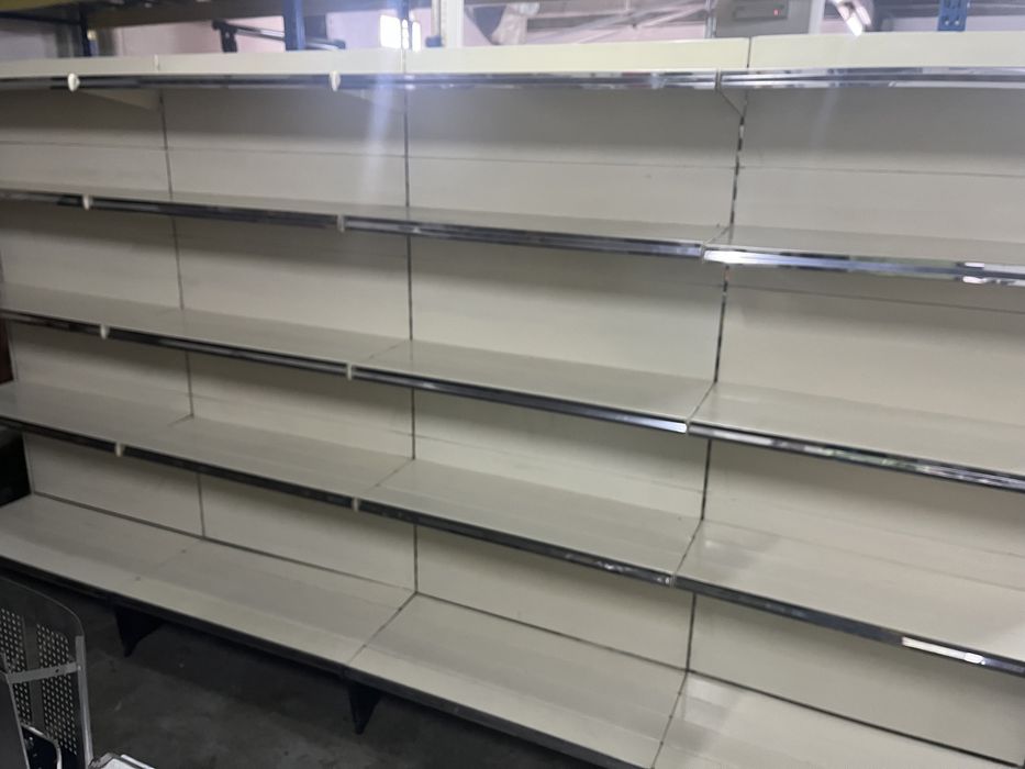 Estante de parede composta por 4 modulos com o total de 3.86mt