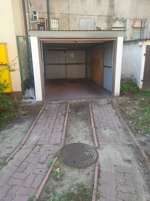 Duży garaż do wynajęcia, ścisłe centrum, ul. Podgórna 41, dodatkowe miejsce przed garażem