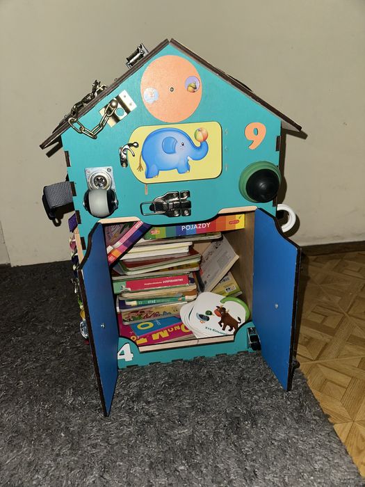 Drewniany domek sensoryczny Busy Board – duzy, stan idealny