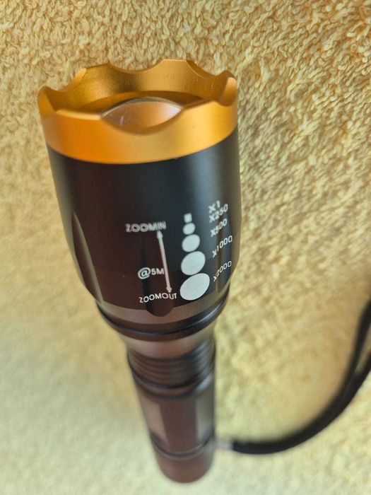 Lanterna UltraFire XML-T6