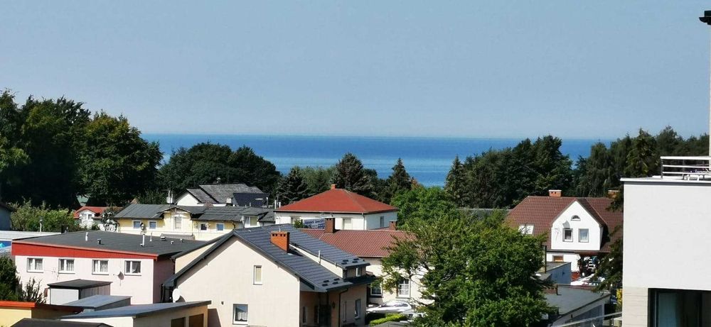Nowoczesny apartament z  widokiem na morze i basenem.