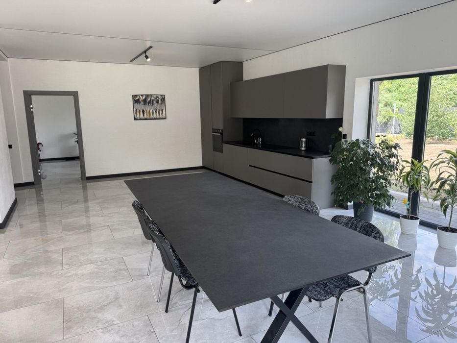 Продаж преміального  сучасного будинку з цікавим ремонтом 220 м² ,25 соток ,зона відпочинку 22 хв до Києва,без %