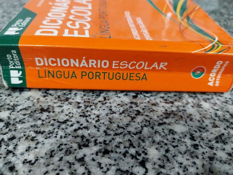 Dicionário escolar Porto Editora
