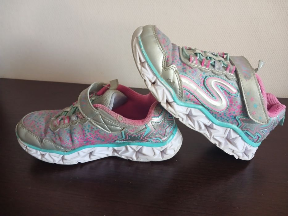 Skechers 32 світяться