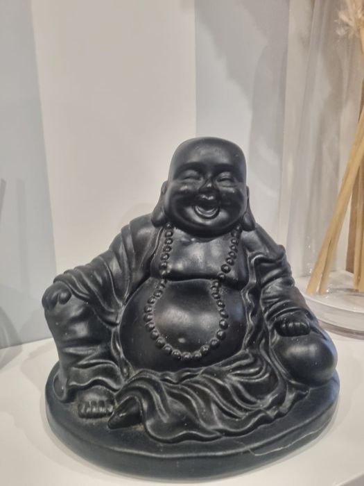 Estátua Buda em preto