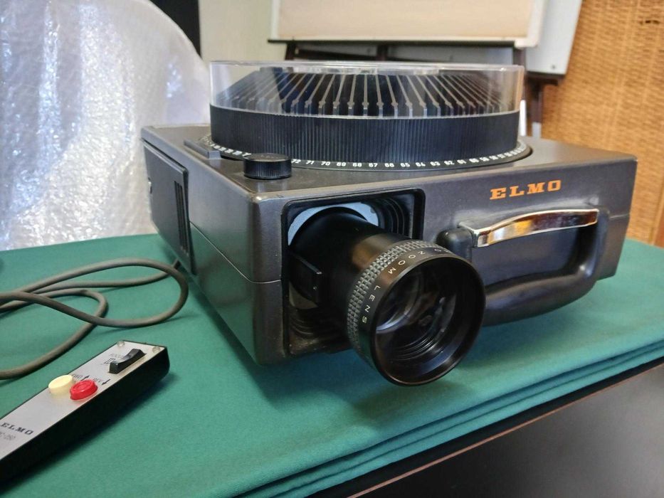 Projetor de slides "ELMO" em ótimo estado